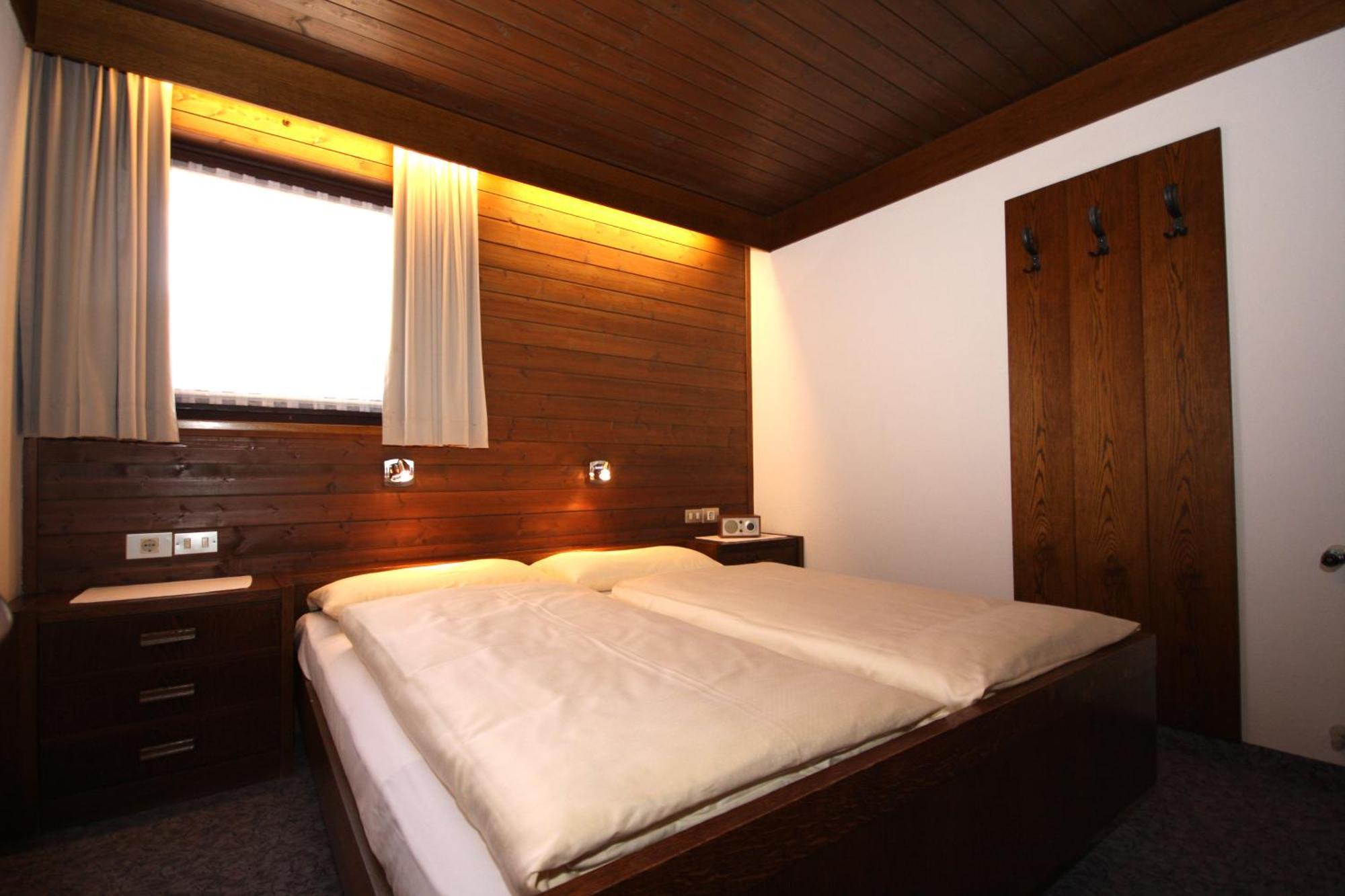 Apartments Residence Alta Badia Colfosco Room photo
