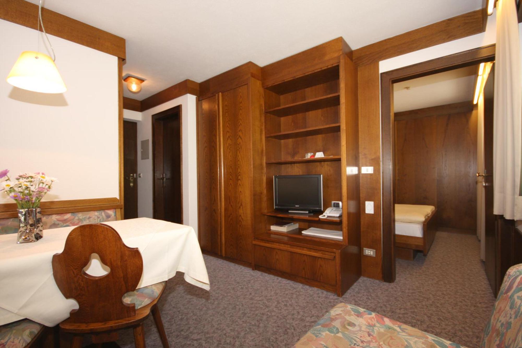 Apartments Residence Alta Badia Colfosco Room photo