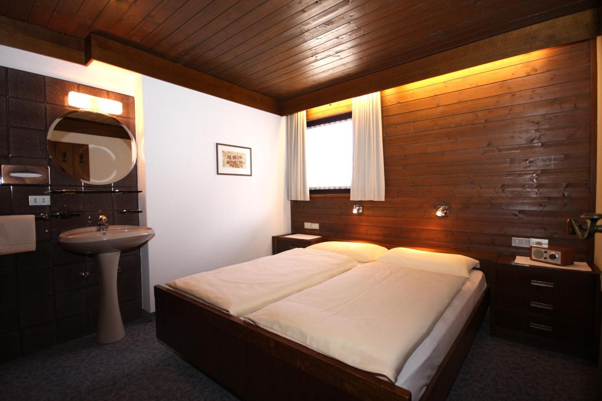 Apartments Residence Alta Badia Colfosco Room photo