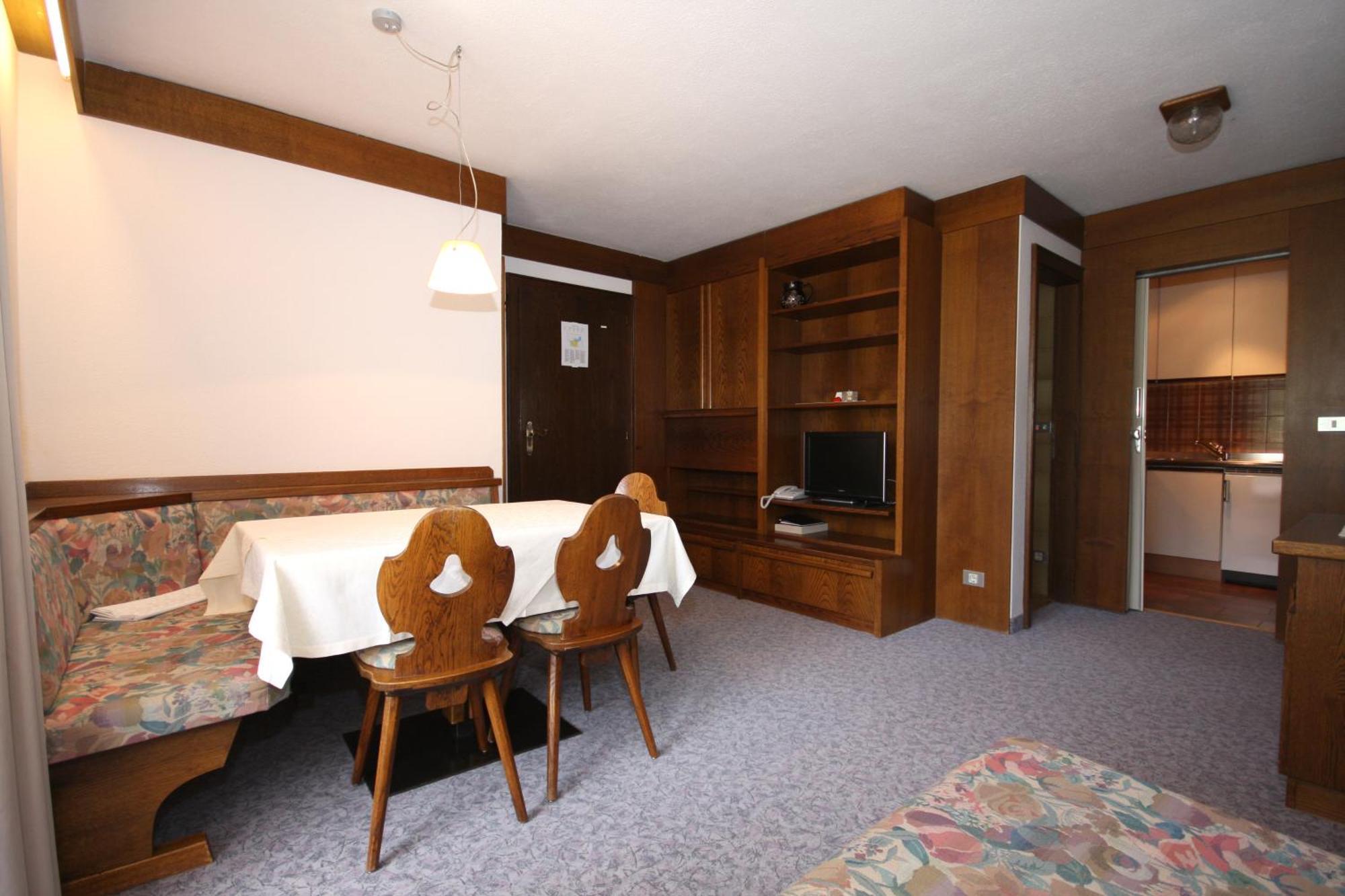 Apartments Residence Alta Badia Colfosco Room photo