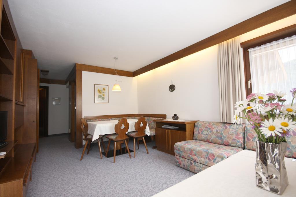 Apartments Residence Alta Badia Colfosco Room photo