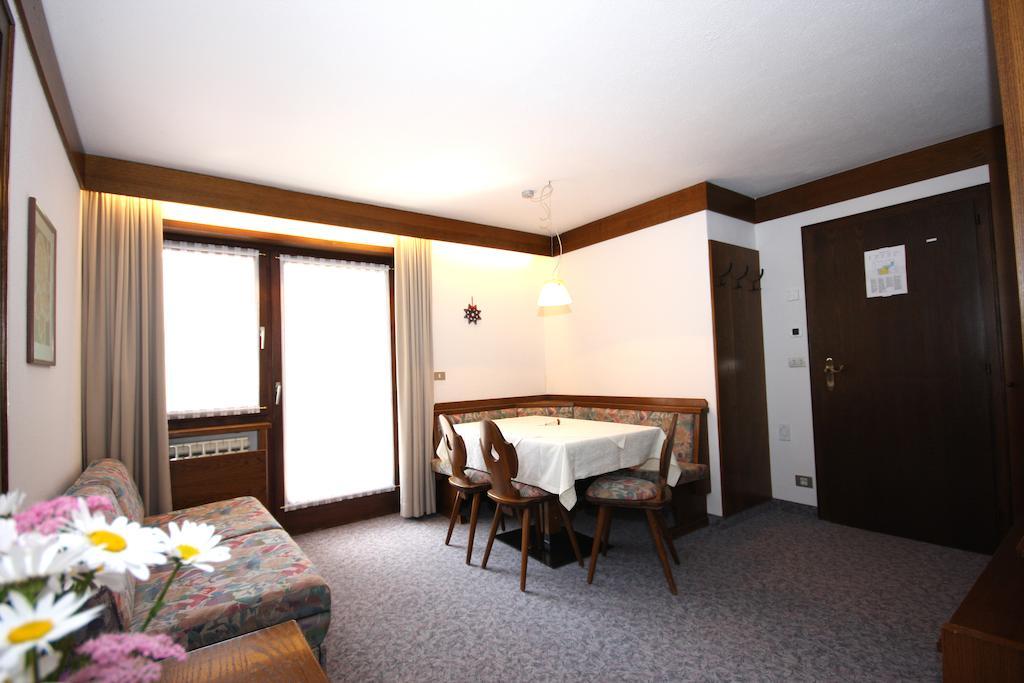 Apartments Residence Alta Badia Colfosco Room photo
