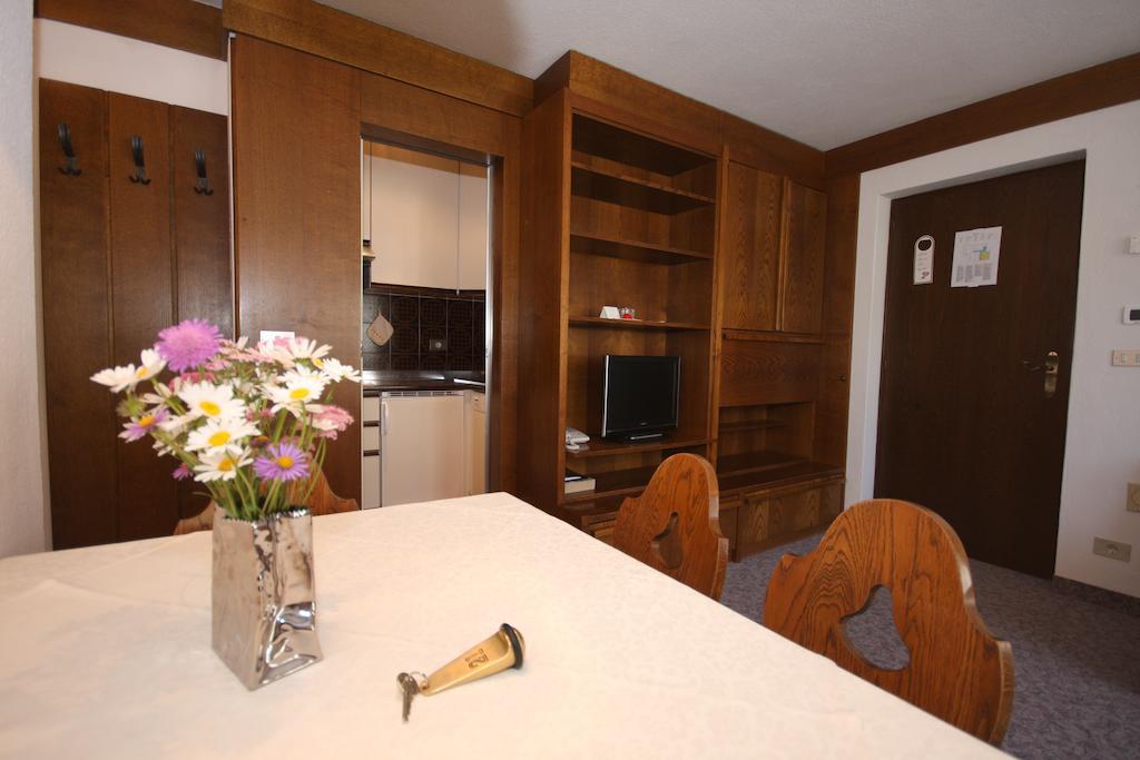 Apartments Residence Alta Badia Colfosco Room photo