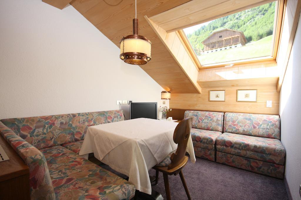 Apartments Residence Alta Badia Colfosco Room photo