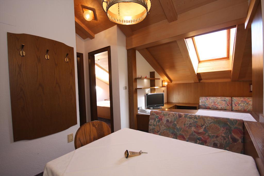 Apartments Residence Alta Badia Colfosco Room photo