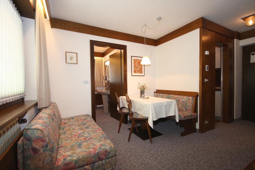 Apartments Residence Alta Badia Colfosco Room photo